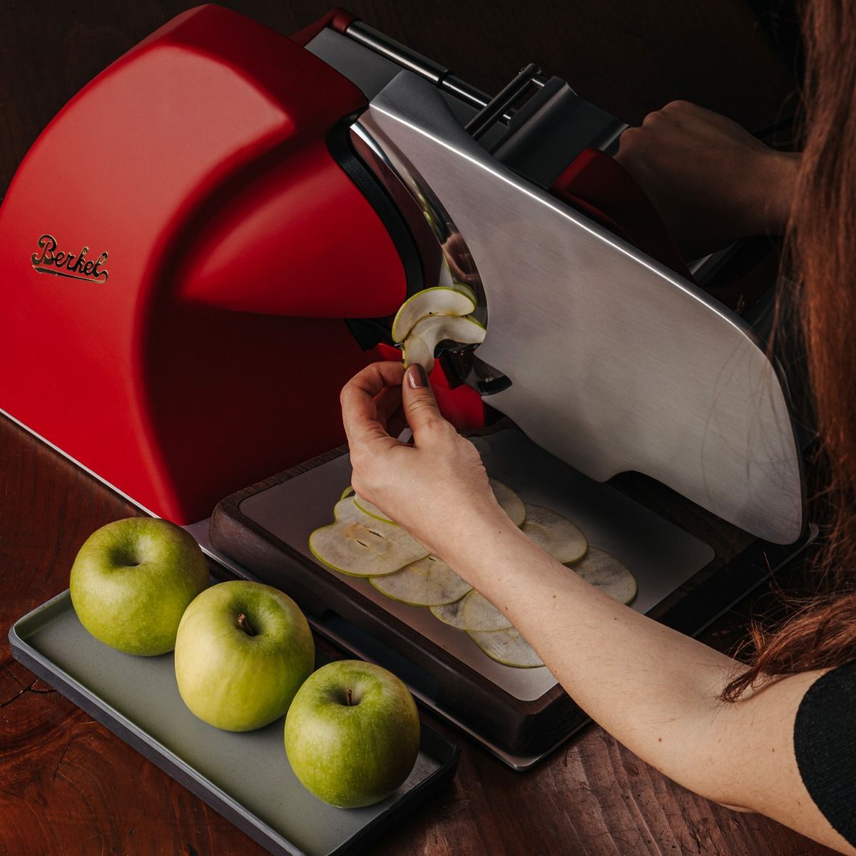 Domestic slicer Home Line 200 Plus MATTE Red