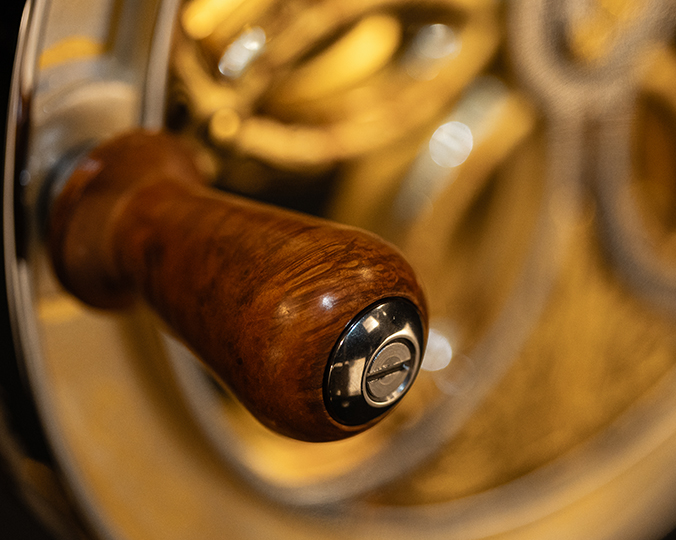 Knäufe aus Maserholz