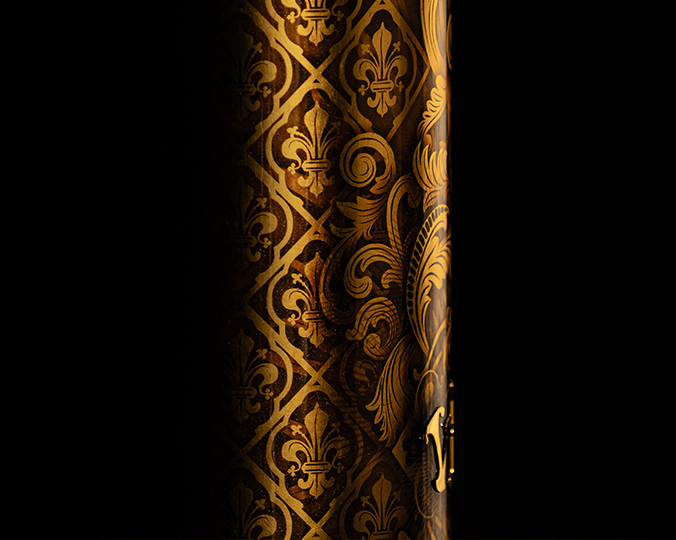 Sockel mit königlichen Lilien