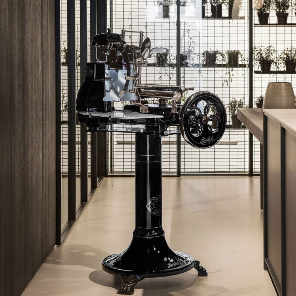 Black pedestal for Volano models B3 / Tribute / B114